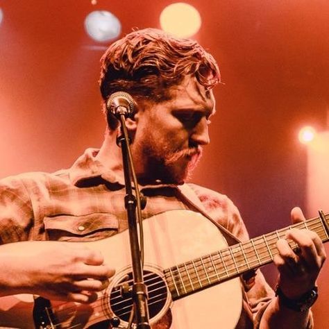 Tyler Childers Album Cover, Tyler Childers Aesthetic, Tyler Childers Concert Outfit, Tyler Childers Concert, Country Prints, Old Country Songs, Songs Aesthetic, Healthy Obsession, Concert Outfit Inspo