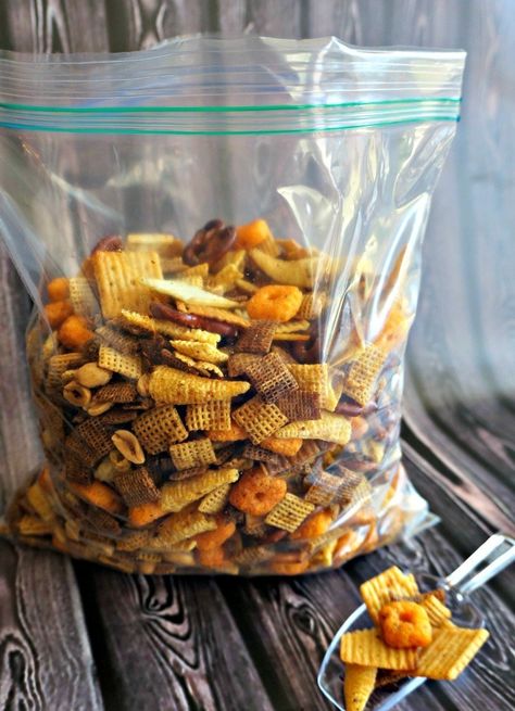 Cheez It Recipe, Crockpot Snacks, Chex Snack Mix, Fall Snack Mixes, Snack Mix Recipe, Snack Mixes, Trail Mix Recipes, Chex Mix Recipes, Fall Snacks