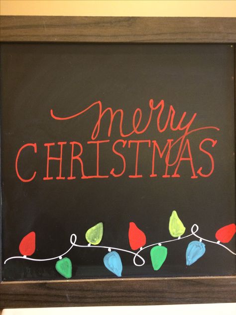 Christmas Chalkboard Ideas Hand Drawn, Christmas Lights Chalkboard Art, Chalkboard Designs Christmas, Christmas Chalk Art Ideas, Diy Christmas Chalkboard Ideas, Easy Christmas Chalkboard Art, Merry Christmas Chalkboard Art, Christmas Chalkboard Ideas Easy, Christmas Chalkboard Art Easy