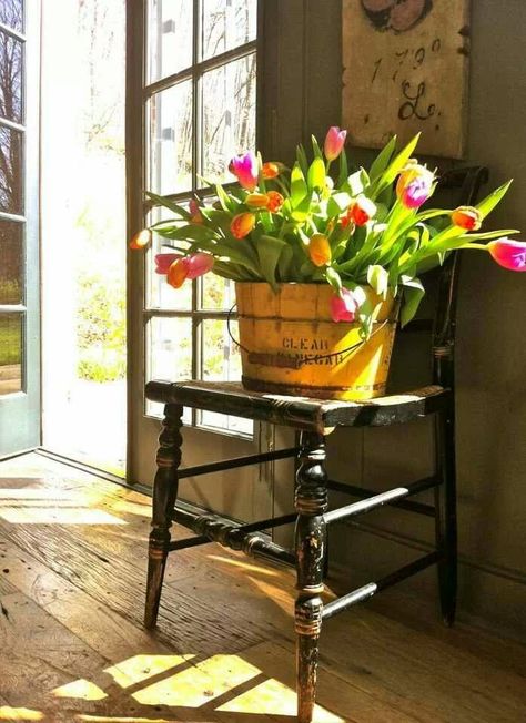 DWELLINGS-The Heart of Your Home: Spring's a Darling! Farm Community, Primitive Decorating Country, Country Primitive, Colorful Leaves, A Chair, Country Decor, Spring Decor, Painting Inspiration, Spring Flowers