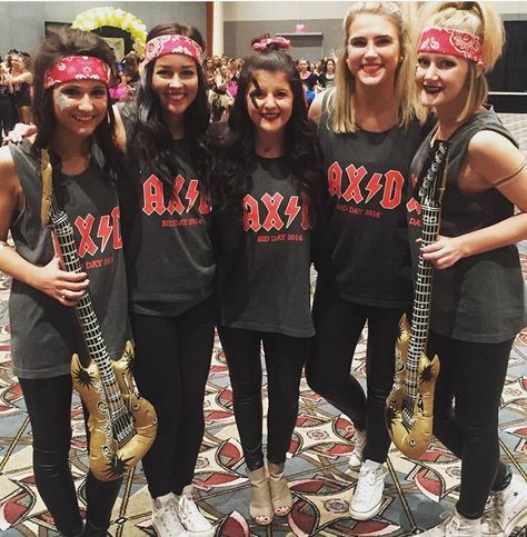 La Vie Bri || ACDC (AXiD(C) Go Alpha Xi Delta at Marquette University! Bid Day 2016 Acdc Costume Halloween, Acdc Costume, School Spirit Week, Recruitment Themes, Kappa Delta Sorority, Halloween Costumes For Work, Tri Delt, Twin Day, Marquette University