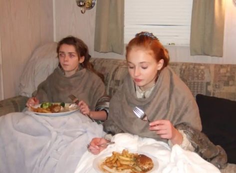 Sophie Turner And Maisie, Game Of Thrones 3, Game Of Thrones Cast, Got Game Of Thrones, Game Of Thrones Funny, Got Memes, Gra O Tron, Casting Pics, Games Of Thrones