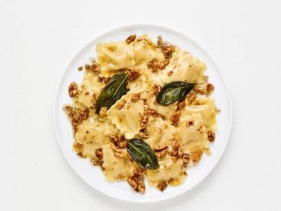 Ravioli with Brown Butter, Walnuts and Sage Recipe | Food Network Kitchen | Food Network Ravioli With Brown Butter Sage Sauce, Burnt Butter Sauce, Lasagna Side Dishes, Spinach And Ricotta Ravioli, Ravioli Sauce, Food Savory, Sage Recipes, Healthy Grilling, Nut Recipes