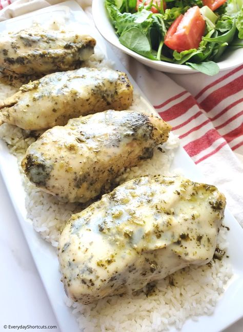 Slow Cooker Pesto Mozzarella Chicken, Chicken Pesto Recipes Crockpot, Pesto Chicken In Crockpot, Pesto Chicken Crockpot Recipes, Pesto Chicken Slow Cooker, Creamy Pesto Chicken Crockpot, Chicken Pesto Crockpot, Pesto Crockpot Chicken, Pesto Chicken Crockpot