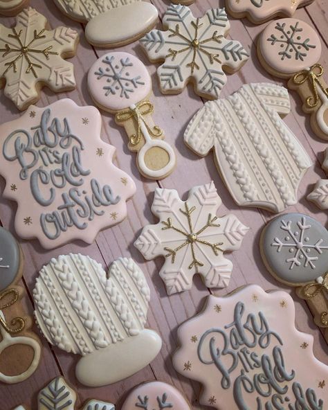 Beth on Instagram: “Baby girl, it’s cold outside. ❄️ Loved making these cookies for a goooorgeous, winter baby shower. ⠀⠀⠀⠀⠀⠀⠀⠀⠀⠀⠀⠀ ⠀⠀⠀⠀⠀⠀⠀⠀⠀⠀⠀⠀ ⠀⠀⠀⠀⠀⠀⠀⠀⠀⠀⠀⠀…” December Baby Shower Ideas, January Baby Shower, Winter Baby Shower Ideas, Winter Baby Shower Themes, January Baby, Winter Shower, Snowflake Baby Shower, December Baby, Winter Wonderland Baby Shower