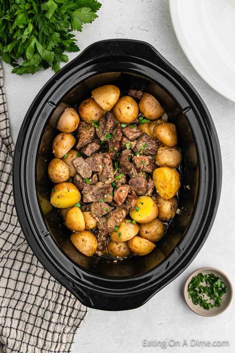 Crockpot Steak and Potatoes - Eating on a Dime Crock Pot Beef Tip Recipes, Easy Crockpot Recipes With Rice, Beef Tips Potatoes Crock Pot, Crockpot Steak Tips And Potatoes, Slow Cooker Meat And Potatoes, Crockpot Recipe With Potatoes, Crockpot Quick Meals, Quick And Easy Crock Pot Meals, Steak Tips And Potatoes Crock Pot