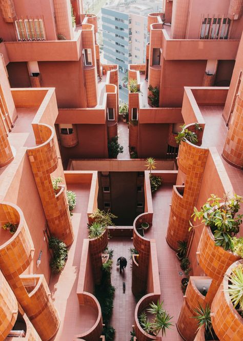 Futuristic Apartment, Incredible Architecture, Ricardo Bofill, Sci Fi Novels, Eco Design, Modern City, Futuristic Architecture, Apartment Building, Leeds