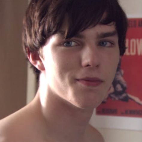 Nicholas Hoult Skins, Skins Characters, Warm Bodies, Watch Stranger Things, Skin Aesthetics, Skins Uk, Nicholas Hoult, Cute Celebrity Guys, Be Real