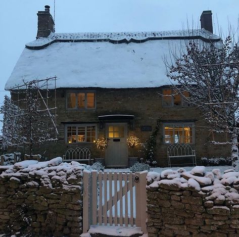 Country Home Magazine, Dream Cottage, Inspire Me Home Decor, English Cottage, Stone House, English Countryside, Cozy Cottage, Country Life, Country Cottage