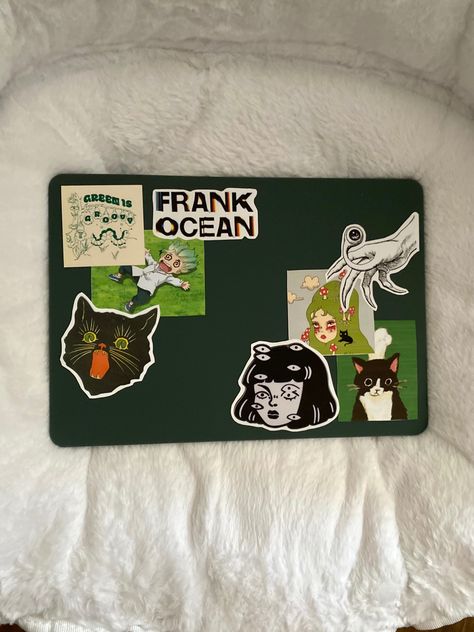 Laptop Case Aesthetic Stickers, Stickers On Computer Aesthetic, Laptop Sticker Layout, Sticker Macbook Case, Laptop Case Decoration, Black Laptop Stickers Ideas, Macbook Case Aesthetic Stickers, Stickers On Macbook Aesthetic, Mac Stickers Aesthetic