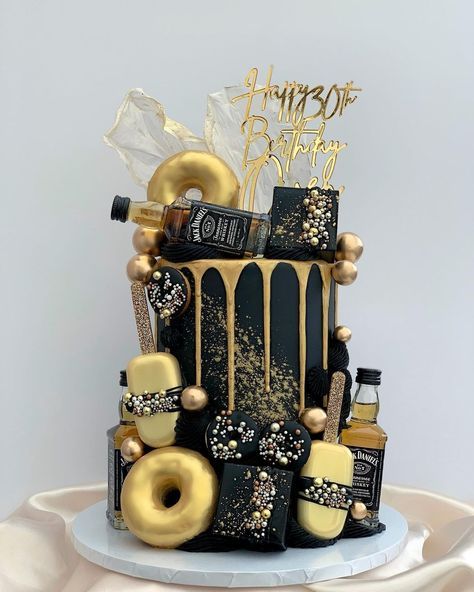 Best Colour Combos, Cake Rice Paper, Cake Recipes Without Milk, Rice Paper Sails, 23 Birthday Cake, Black And Gold Cake, Ganache Drip, Modern Birthday Cakes, 18th Cake