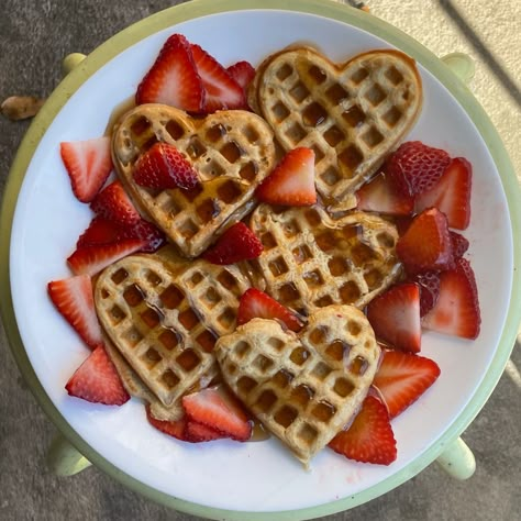 Heart Shaped Waffle, Heart Shaped Waffles Aesthetic, Valentine’s Day Waffles, Waffles And Pancakes Aesthetic, Aesthetic Breakfast Waffles, Food L, Food Babe, Breakfast Dishes, Cafe Food