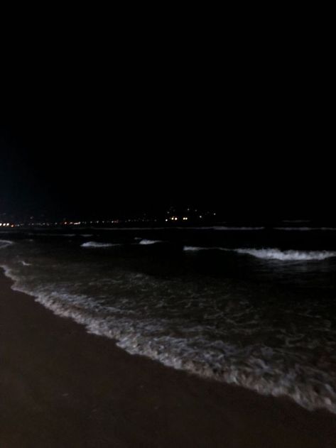 Beach Prank Picture Night, Dark Beach, Ocean At Night, Night Swimming, Beach Night, Night Scenery, Night Aesthetic, Fake Story, Florida Beaches