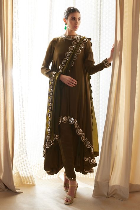 Shop for these amazing collections of Green Kurta And Pant: Satin Chiffon Embroidered Scalloped Hem Set For Women by Vvani by Vani Vats online at Aza Fashions. Scallop Pants, Scallop Dupatta, Vani Vats, Punjabi Outfits, Elegant Pant, Scalloped Border, Pakistani Dresses Casual, Denim Maxi Dress, Designer Party Wear Dresses