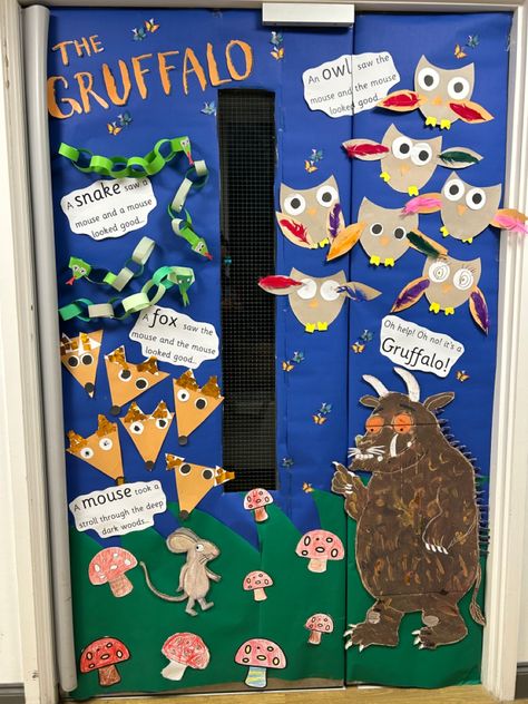 The gruffalo by Julia Donaldson world book day door display! Julia Donaldson Display Boards, Julia Donaldson Display, Book Week Room Display, Book Of The Week Display Classroom, World Book Day Door Display, Book Week Door Displays, Julia Donaldson Activities Eyfs, Julia Donaldson Activities, Gruffalo Craft