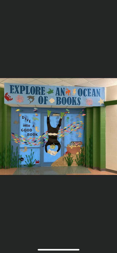 Reading Reef Classroom Ocean Themes, Ocean Book Fair Theme, Ocean Library Display, Library Ocean Theme, Under The Sea Library Theme, Spring Book Fair Themes, Book Fair Theme Ideas, Under The Sea Book Fair, Bookfair Themes