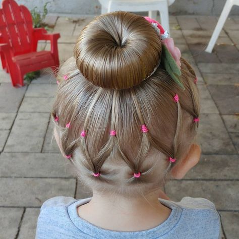 Today we did some fun elastic detail into a ballerina bun. Style inspired by @toddlerhairideas Gorgeous bun band from @feltforbabes 😍😍 ·… Cute Braiding Hairstyles, Recital Hairstyles, Buns Ideas, Ballerina Hairstyles, Ballet Buns, Toddler Hairstyles Girl Fine Hair, Back To School Hairstyle, Bun Style, Braiding Hairstyles