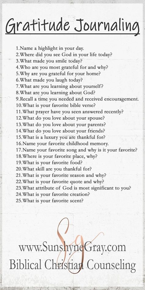 Learn how to cultivate an attitude of gratitude through journaling. Research shows that practicing gratitude and thankfulness improves your level of happiness by 25%! The Bible has been telling us to practice being thankful long before research revealed the benefits. Click through to receive a FREE copy of gratitude journaling prompts! #gratitude #attitudeofgratitude #thankful #journaling #journalingprompts #givethanks How To Show Gratitude To God, Gratitude Questions Be Grateful, Journaling Ideas About God, Gratitude Journal Examples, Topics For Journaling, Things I Am Thankful For, Grateful Journal Prompts, Daily Questions To Ask Yourself, Things To Be Grateful For List Of