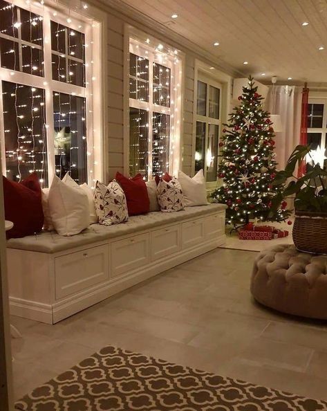 Just Decorate! | This is so cozy 😍 Christmas Window Seat, Fancy Christmas, Holiday Decor Halloween, Holiday Room, Christmas Living Room, Christmas Mantel Decorations, Christmas Decorations Bedroom, Christmas Room Decor, Christmas Living Rooms