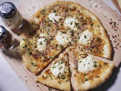 Classic White Clam Pizza Recipe | Geoffrey Zakarian | Food Network Homemade Pizza Crust Recipe, Clam Pizza, Katie Lee Biegel, Pizza Ranch, Foods To Make, Geoffrey Zakarian, Sunny Anderson, Homemade Pizza Crust, Pizza Salad