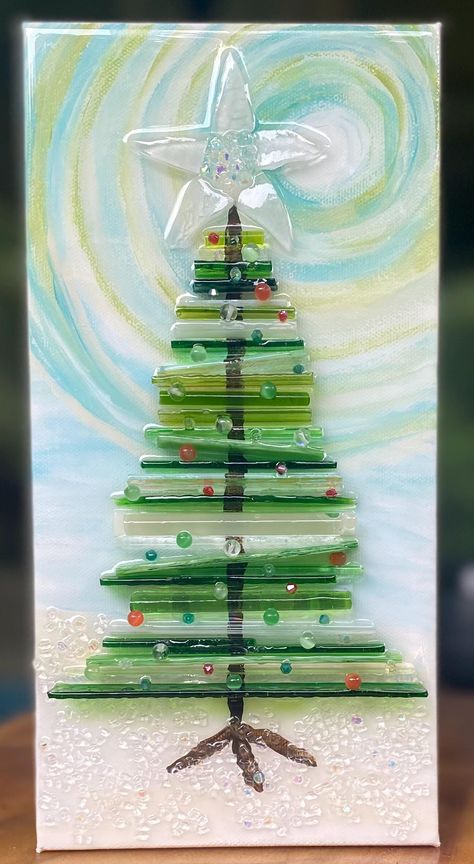 The variations in the glass strips on this beautiful tree give it such great dimension.  It is such a lovely piece -- you can leave it out all year! Fused Glass Art Ideas Christmas, Fused Glass Ornaments Ideas, Fused Glass Christmas Trees, Christmas Fused Glass Ideas, Glasfusing Ideas, Fused Glass Ideas, Fused Glass Flowers, Dollar Art, Sand Dollar Art