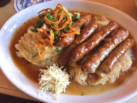 Budapest Shopping, Sausage Platter, Austria Food, Traditional German Food, Oktoberfest Germany, Germany Food, German Sausage, Berlin Food, Austrian Recipes