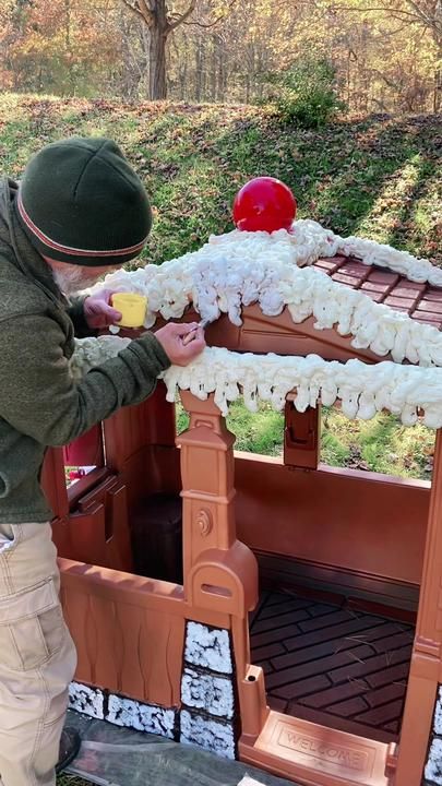 JeffMacKay on TikTok Gingerbread Playhouse, Gingerbread Christmas House, Gingerbread House Diy, Christmas Decorations For Outside, Diy Gingerbread House, Kids Play House, Upcycle Kids, Ginger Bread House Diy, Outdoor Christmas Diy