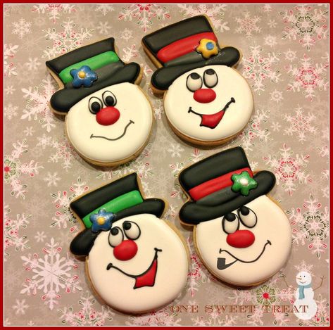 Frosty The Snowman Cookies Decorated, Snowman Head Cookies Decorated, Frosty The Snowman Cookies, Snowman Sugar Cookies Royal Icing, Snowman Cookies Royal Icing, Snowman Sugar Cookies Decorated, Frost The Snowman, Iced Christmas Cookies, Holiday Cookies Decorated