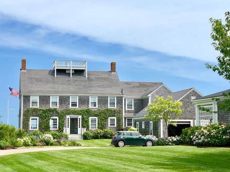 Nantucket Porch, Nantucket Style Homes Exterior, Nantucket Exterior, Nantucket Homes, Nantucket Beach House, Nantucket House, Beach Cottage Exterior, New England House, Summer Scenery