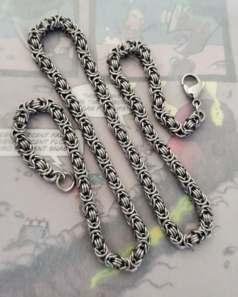 Viking Chainmail, Ring Tattoo Designs, Chainmaille Jewelry Patterns, Leather Jewelry Making, Chainmail Jewelry, Bracelet Craft Diy, Metalwork Jewelry, Chain Maille Jewelry, Beaded Jewelry Designs