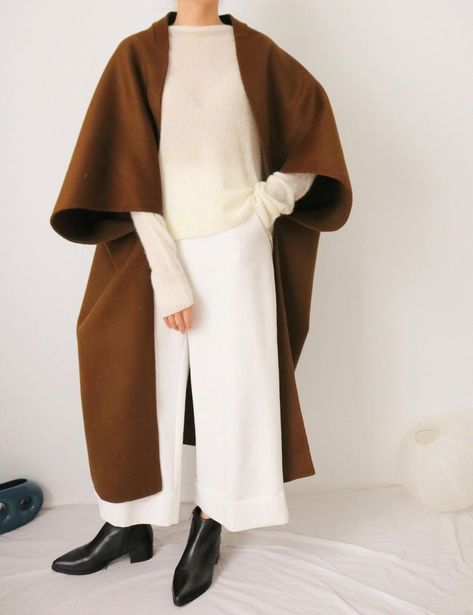 4d6e4749289c4ec58c0063a90deb3964desc52591500ri Wool Kimono, Minimalist Moda, Fall Fashion Coats, Cashmere Poncho, Womens Jackets, Brown Coat, Dark Khaki, Mode Inspo, 가을 패션