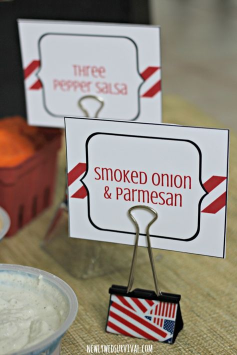 Can't believe I never thought of doing this before. So easy! DIY patriotic food labels + free printable and last minute party tips. Tags For Food Table, Diy Food Tags For Buffet, Buffet Food Labels Diy, Signs For Buffet Table Food Labels, How To Label Food At A Party, Food Tags Ideas, Catering Food Labels, Signs For Food Table Buffet, Diy Food Signs For Party Buffet