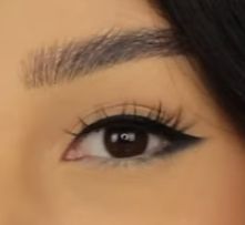 How To Do Puppy Eyeliner For Hooded Eyes, Eyeliner Ideas For Big Eyes, Downturned Eyeliner Looks, Round Almond Eyes Eyeliner, Eyeliner Ideas For Round Eyes, Almond Eyes Eyeliner Aesthetic, Deer Eyes Eyeliner, Eyeliner Styles Round Eyes, Simple Eyeliner For Almond Eyes