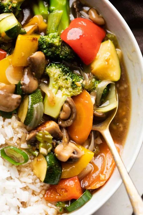 Asian Veg Stir Fry - Simple and Delicious! - My Food Story Asian Veg Recipes, Veg Stir Fry Recipes, Veg Stir Fry, Veggie Stir Fry Recipes, Mix Vegetable Recipe, Luscious Recipes, Stir Fry Recipes Healthy, Veggie Dinners, Crunchy Veggies