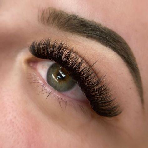 Wedding Lashes, Volume Russe, Natural Fake Eyelashes, Full Eyelashes, Lash Ideas, Best Lash Extensions, Bentuk Alis, Lashes Fake Eyelashes, Lash Extensions Makeup