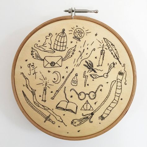 Harry Potter Hoop Art by Gitta Kirschbaum on Etsy See our 'embroidery' tag Sew Baby, Pola Sulam, Needle Point, Embroidery Patterns Free, Hand Embroidery Art, Mischief Managed, Hand Embroidery Stitches, Embroidery Hoop Art, Embroidery Craft