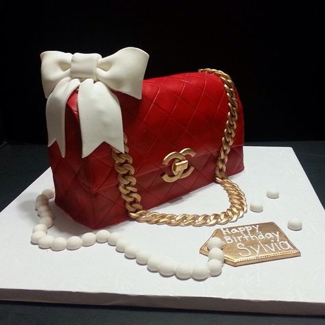 Chanel Birthday Cake, Cake Purse, Bag Cakes, Purse Cakes, Chanel Birthday Party, Chanel Cake, Handbag Cakes, Chanel Birthday, Purse Cake