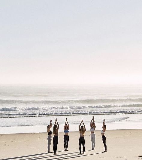 Group Yoga Aesthetic, Group Yoga Photoshoot, Yoga Film Photography, Yoga Aesthetic Beach, Yoga On The Beach Aesthetic, Yoga Retreat Photography, Beach Yoga Aesthetic, Wellness Retreat Aesthetic, Yoga Retreat Aesthetic