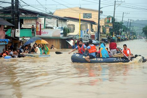 Flooding bring Manila to a standstill Flooding Pictures, Flood Rescue, Floods Pictures, Flooded Street, Sto Nino, Credit Card Tool, Flood In Philippines, Cute Movie Scenes, Natural Disasters Floods