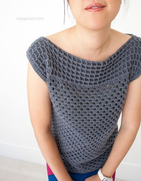 Granny Squared Crochet Top Mode Crochet, Crochet Summer Tops, Crochet Diy, Crochet Shirt, Granny Square Crochet Pattern, Crochet Woman, Crochet Top Pattern, Crochet Blouse, Crochet Granny