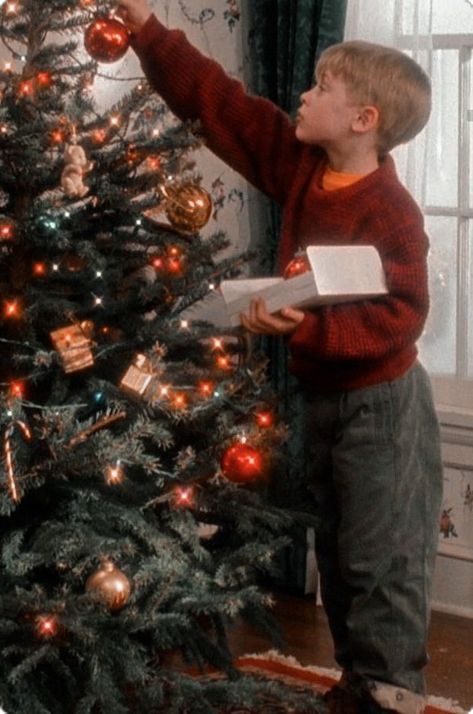 Old Christmas Movies, Home Alone Movie, Home Alone Christmas, Xmas Movies, Christmas Films, Macaulay Culkin, Xmas Wallpaper, Christmas Feeling, Old Christmas