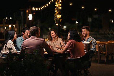 Restaurant Ambience Photography, Friends In Restaurant, Restaurant With Friends Aesthetic, Restaurant Photography People, Restaurant With People, Friends At Restaurant, People In Restaurant, Friends Drinking Wine, Friends Having Dinner