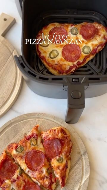 Hacks Lifehacks, Healthy Low Calorie Meals, Plant Based Snacks, Airfryer Recipes, Winter Comfort Food, Snacks To Make, Pizza Bites, Low Carb Pizza, Quick Healthy Meals