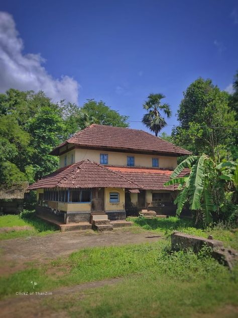 Kerala Traditional House, Old Man Pictures, Kerala Architecture, Mud House, Village Photos, India Photography, Village Photography, Indian Village, Country Roads Take Me Home