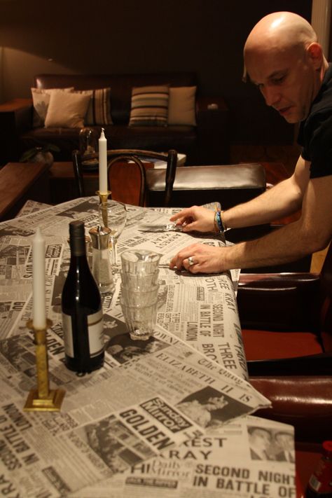 A table cloth of printed newspapers to accompany the fish'n'chips. Italian Night Dinner Party Aesthetic, Paper Table Cloth Ideas, Table Paper Design, Newspaper Table Decor, Newspaper Party Decorations, Brand Dinner Event, Table Cloth Dinner Party, Romcom Wedding, Newspaper Tablecloth