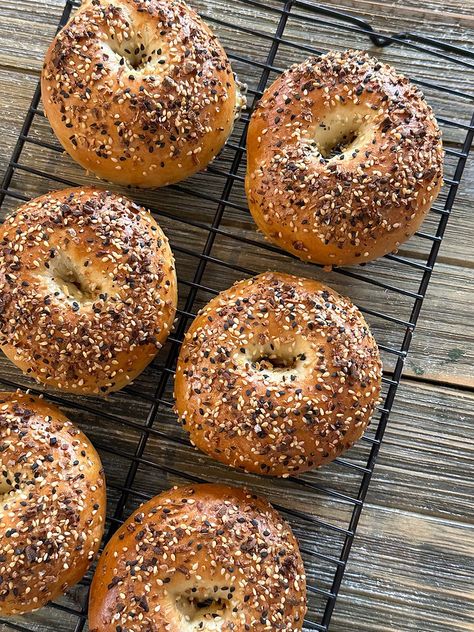 Bagel Dough In Bread Machine, Bagels Recipe Homemade Bread Machine, Bread Machine Bagels Recipe, Bread Machine Bagel Dough, Bread Maker Bagels, Everything Bagel Bread Machine Recipe, Bread Machine Bagel Recipe, Bread Maker Dough Recipes, Bagel Bread Machine Recipe