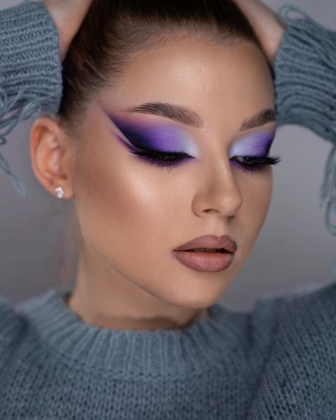 Makeup Lila, Makeup Morado, Stage Make Up, Nude Eye Makeup, Goth Eye Makeup, Purple Eye Makeup, Eye Makeup Styles, Dance Makeup, Dramatic Eye Makeup