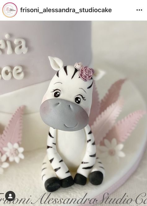 Modeling Chocolate Figures, Easter Desserts Cake, Safari Baby Girl, Jungle Birthday Cakes, Fondant Dog, Fondant Cake Tutorial, Jungle Animals Party, Safari Cakes, Jungle Cake