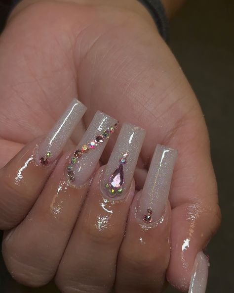 💕 #squarenails #blingnails #glitternails #nailsnailsnails #nailartshoutoutt #nailgeek #sac #sacramentosmallbusiness #sacnails #sacramento #916nails #916 #bdaynails #youngnails #longnails #nailjunkie #nailinspiration #nailinspo Acrylic Nails Rhinestones Simple, Nails Rhinestones, Young Nails, Bling Nails, Square Nails, Rhinestone Nails, Glitter Nails, Long Nails, Sacramento