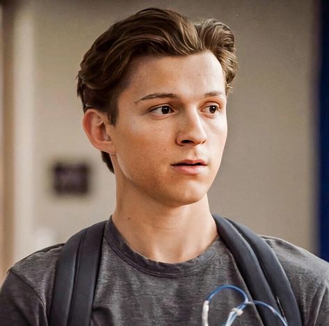 Peter Parker Haircut, Tom Holland New Hair, Tom Holland Reference, Tom Holland Uncharted Hairstyle, Tom Holland Hair, Tom Holland Haircut, Tom Holland With A Beard, Tom Holland Instagram, Cool Boys Haircuts